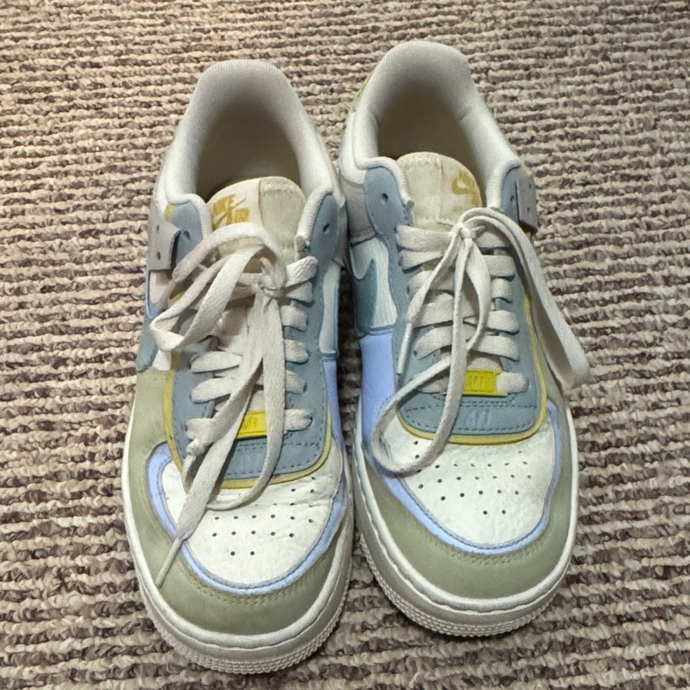 Nikes Multicolor Low-Top Sneakers